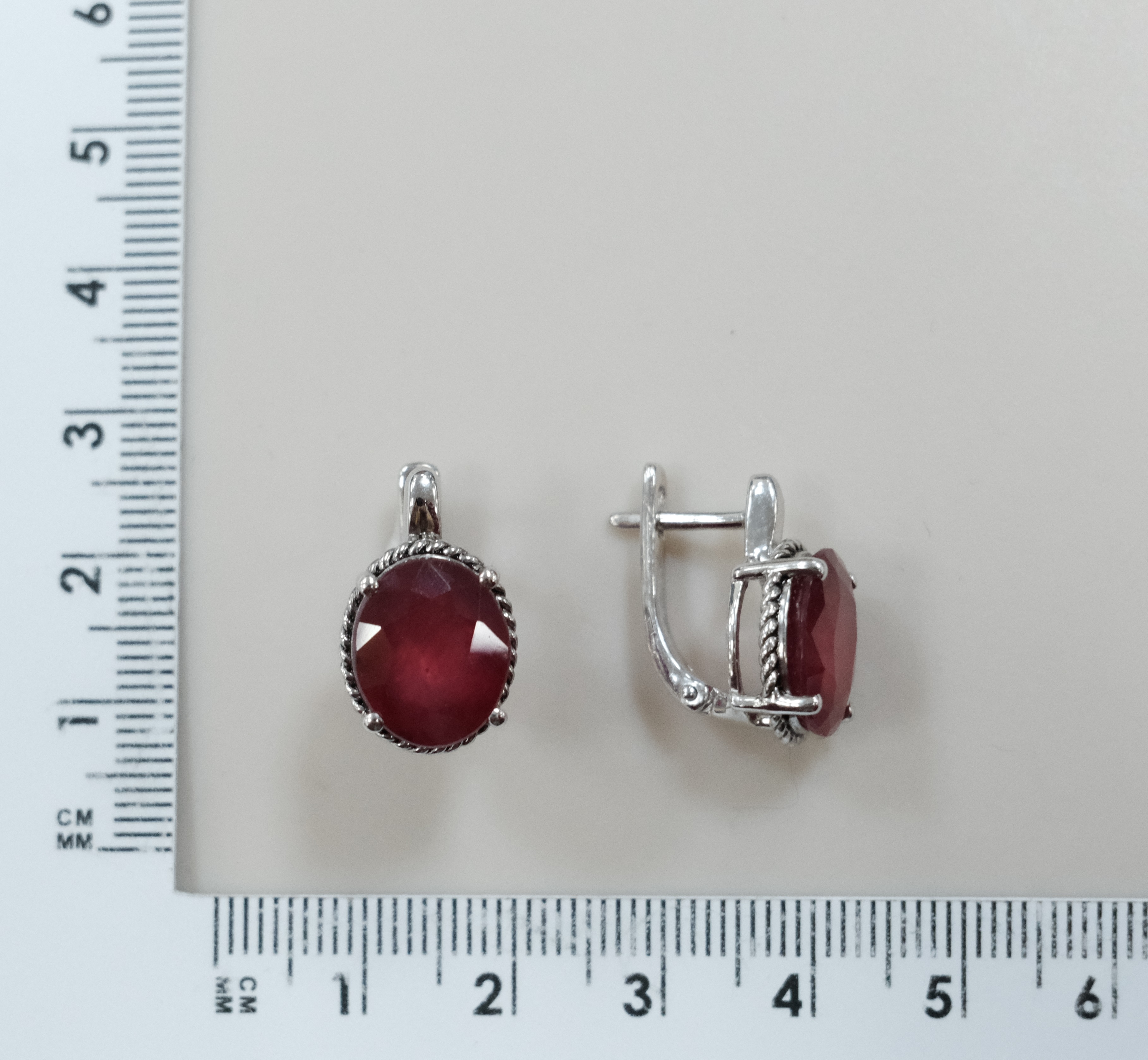 Серебряные серьги с рубинами
